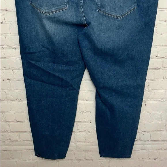 Good American Always Fits Good Legs Crop 28-32 - Picture 8 of 15